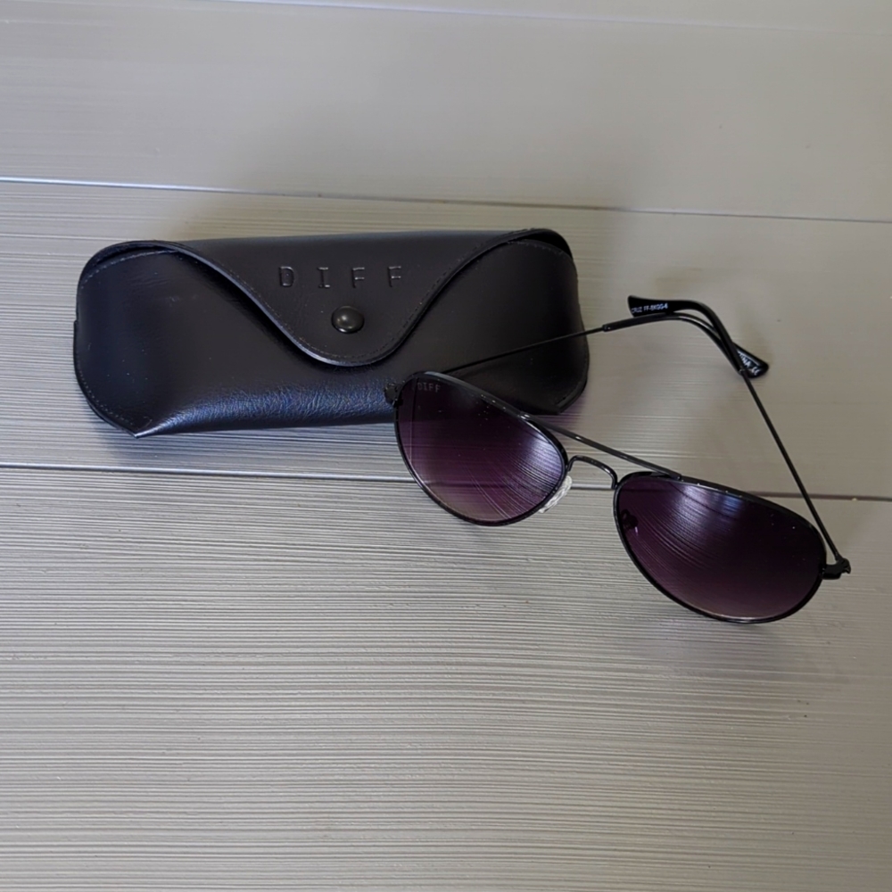 NWOT Diff Eyewear Cruz Black Aviator Stainless Steel UVA/UVB Women's Sunglasses